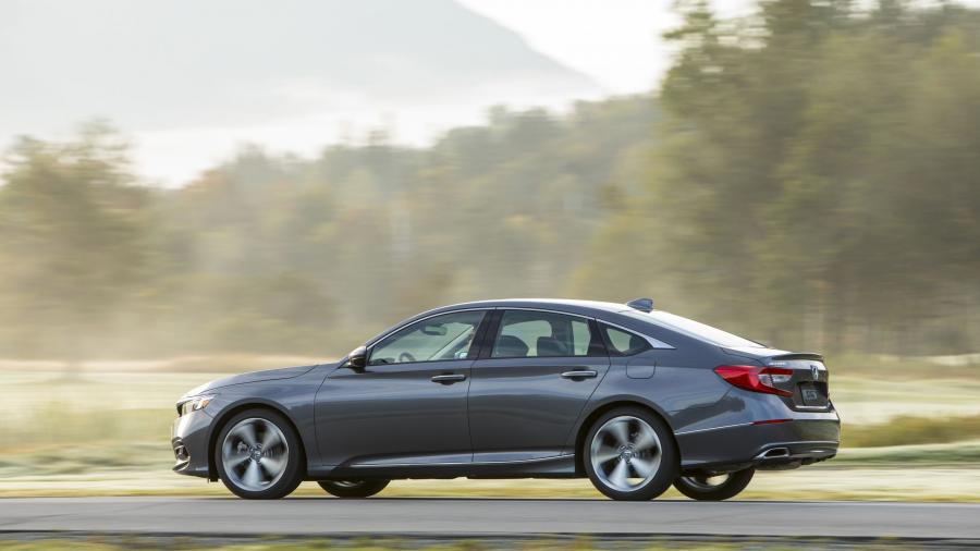  Honda Accord Touring Hybrid 2017 года  (NA) (фото 100 из 170)